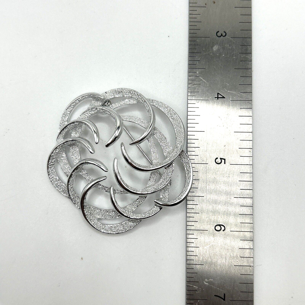 Vintage Sarah Coventry Tailored Swirl Textured Silver Tone Brooch Pin Signed - Picture 8 of 8